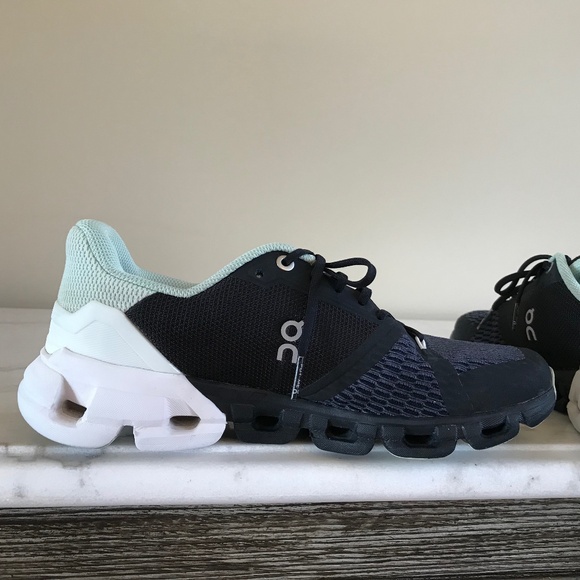 ON CLOUD FLYER RUNNING SHOES - Picture 8 of 13